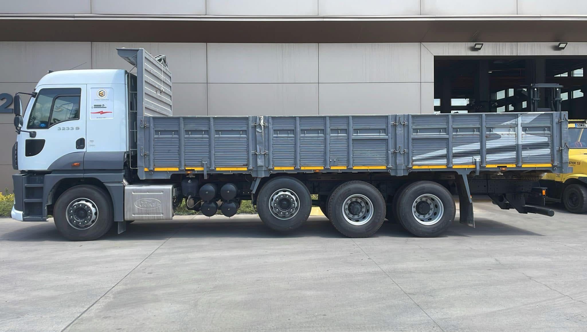 21 Ton Taşıma Kapasiteli Açık Kasa Kırkayak Kamyon